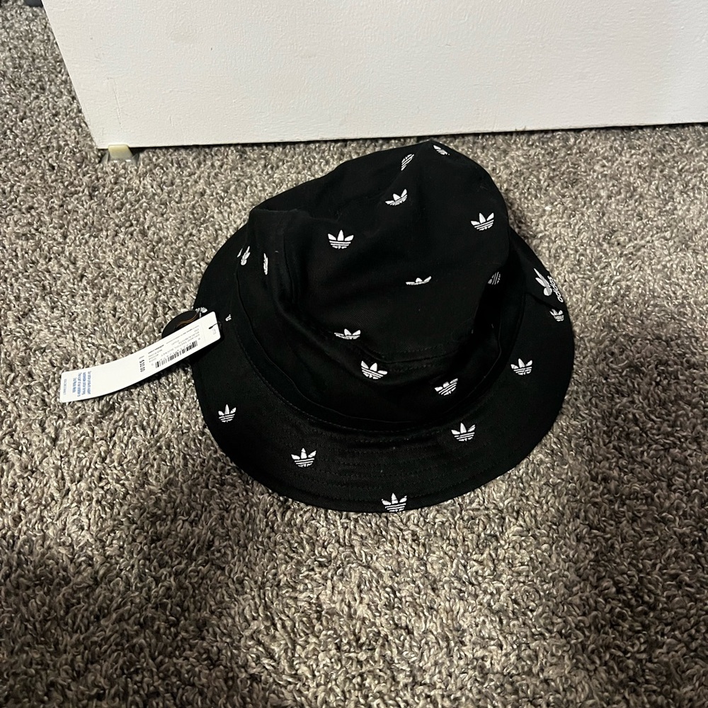 Bucket hat
